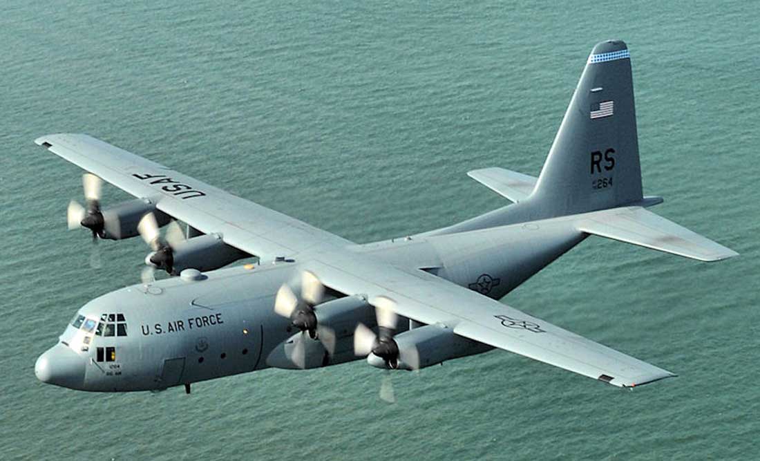 Американский военно-транспортный самолет Lockheed C-130 Hercules Американский военно-транспортный самолет Lockheed C-130 Hercules