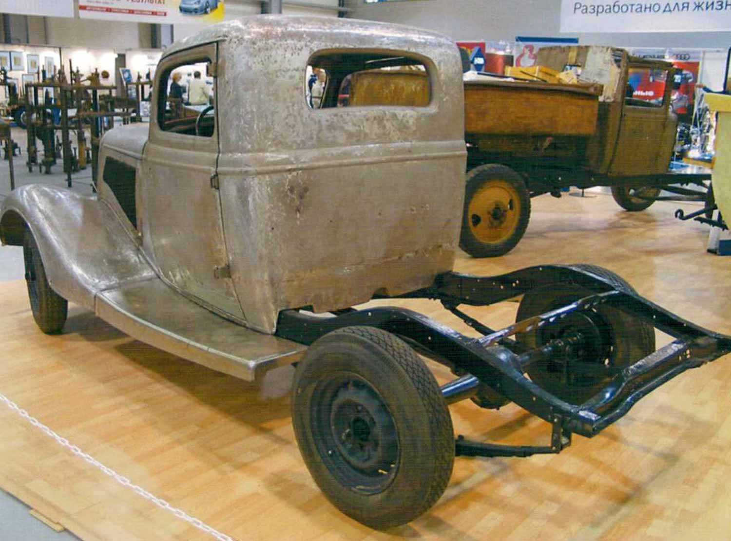 Пикап ГАЗ-М415 выпускался на базе легкового автомобиля ГАЗ-M1