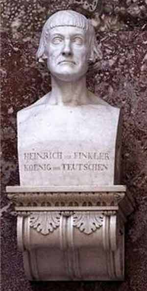 Бюст германского корля Генриха I - Heinrich I Бюст германского корля Генриха I - Heinrich I