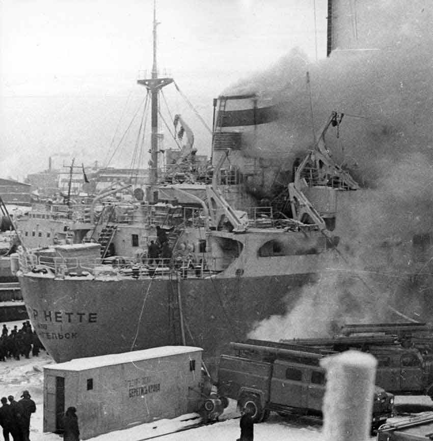 Теодор Нетте советский пароход Теодор Нетте советский пароход