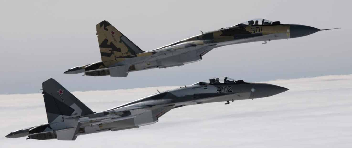 пара истребителей Су-35 вид сбоку пара истребителей Су-35 вид сбоку
