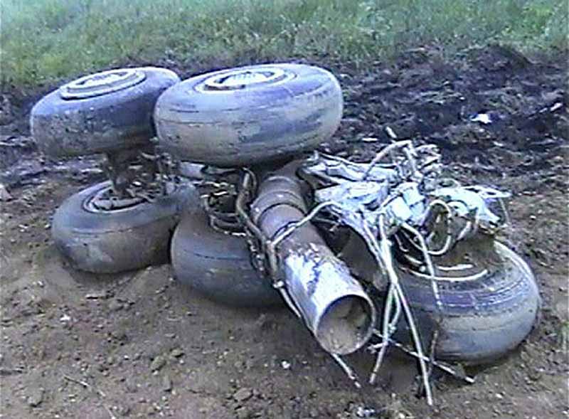 Шасси разбившегося иркутского Ту-154, 2001 г. Шасси разбившегося иркутского Ту-154, 2001 г.