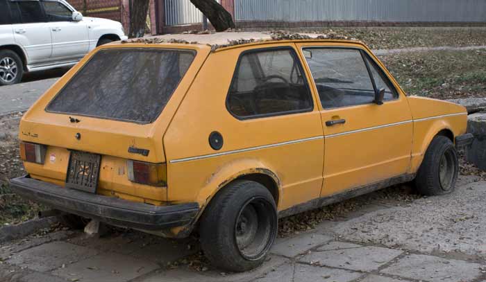 Volkswagen Golf Mk1 старинная машина, древняя Volkswagen Golf Mk1 старинная машина, древняя