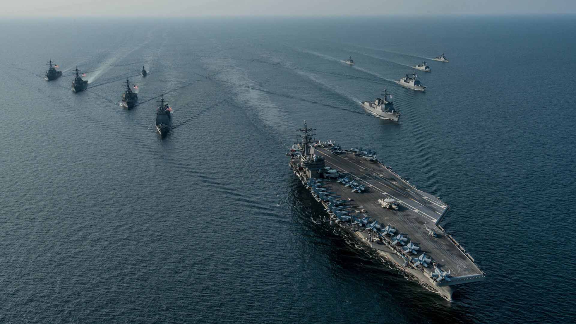 Американский Тихоокеанский флот во главе с авианосцем Американский Тихоокеанский флот во главе с авианосцем