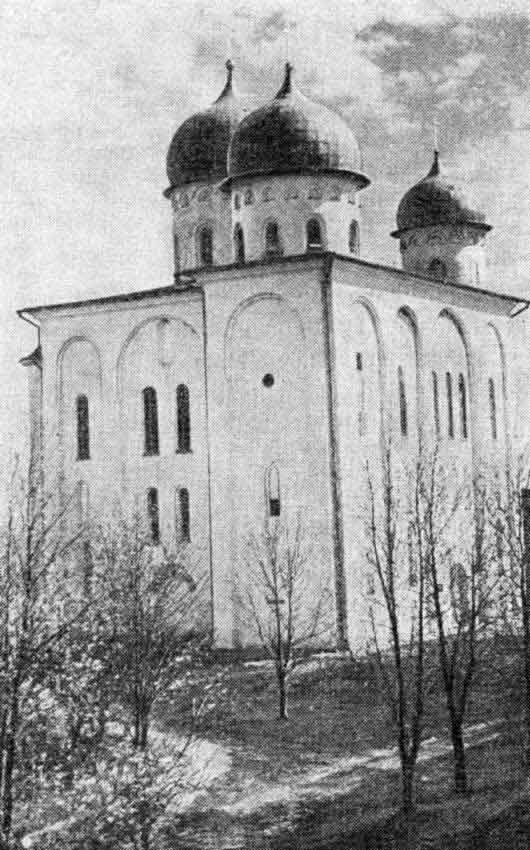 Георгиевский собор Юрьева монастыря в Новгороде, XII век Георгиевский собор Юрьева монастыря в Новгороде, XII век