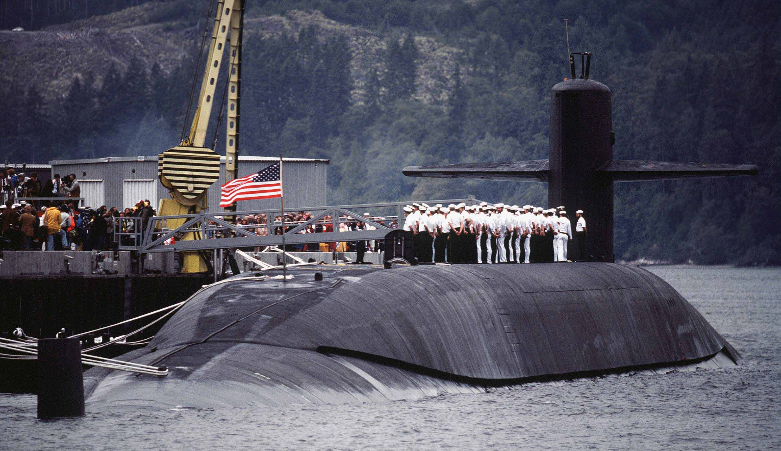 Американская ПЛАРБ USS Ohio SSBN 726 август 1982 года Американская ПЛАРБ USS Ohio SSBN 726 август 1982 года