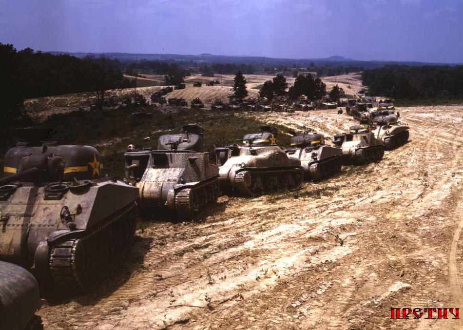 1942 - учения танкистов в США