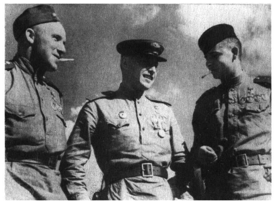 Герои Советского Союза Б. Глинка, А. Покрышкин и Д. Глинка. Кубань Герои Советского Союза Б. Глинка, А. Покрышкин и Д. Глинка. Кубань