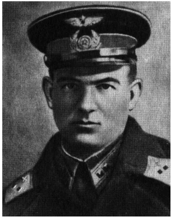 Лейтенант К. Селиверстов. 1942 г Лейтенант К. Селиверстов. 1942 г.