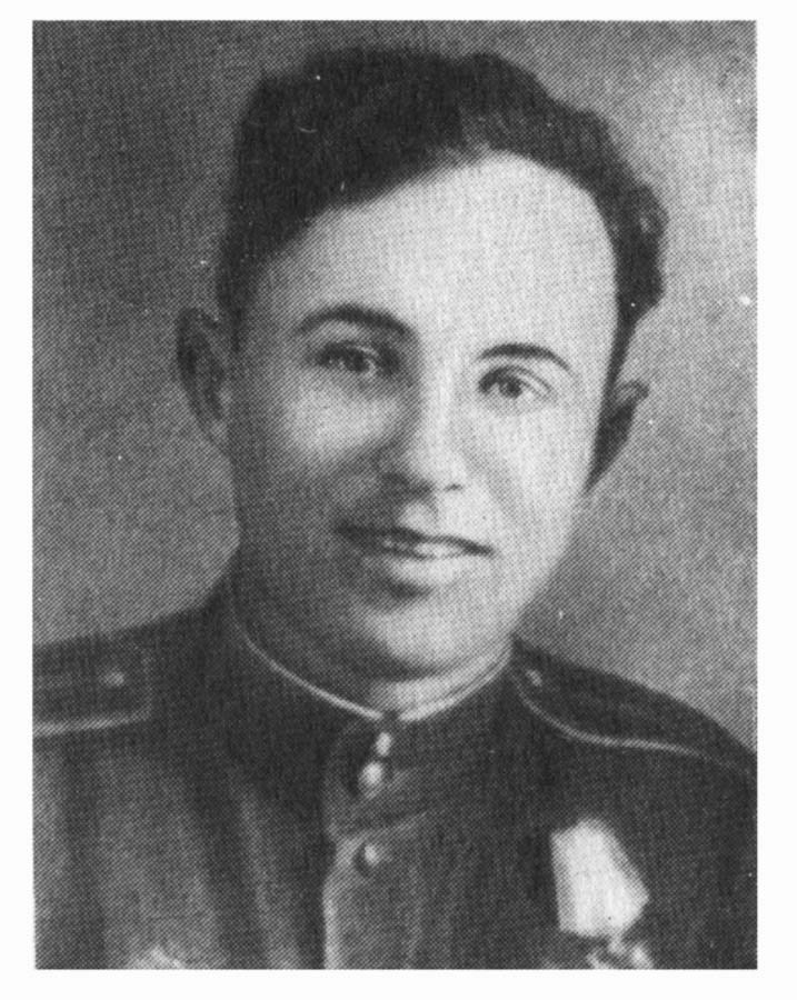 Старший лейтенант М. Лиховид. 1943 г Старший лейтенант М. Лиховид. 1943 г.