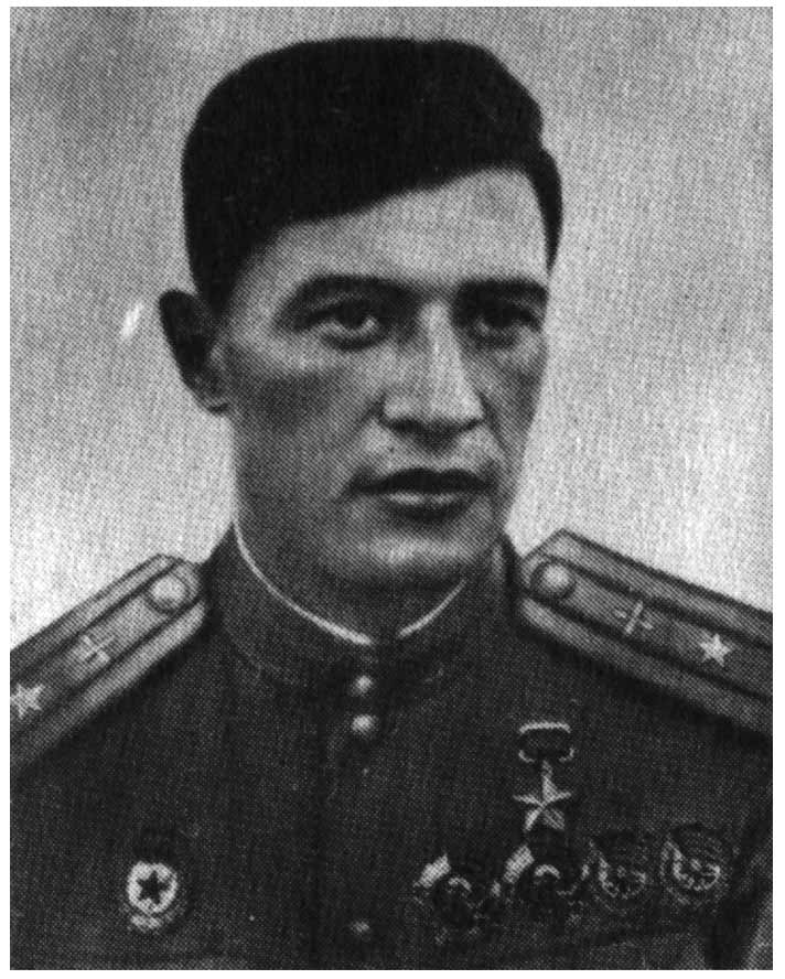 Герои Советского Союза майор В. Фигичев Комэск 16-го иап Герои Советского Союза майор В. Фигичев. 1944 г.