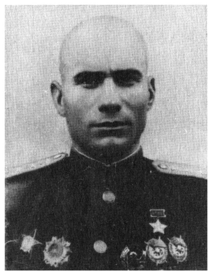 Герой Советского Союза комэск Н. Старчиков Герой Советского Союза комэск Н. Старчиков