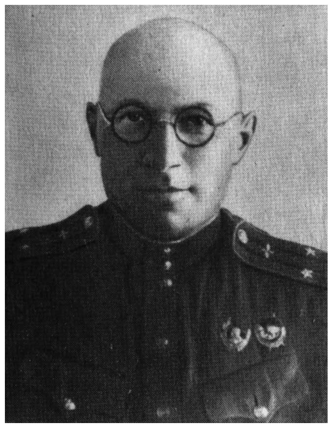 Командир 9-й гвардейской истребительной авиадивизии Командир 9-й гвардейской истребительной авиадивизии