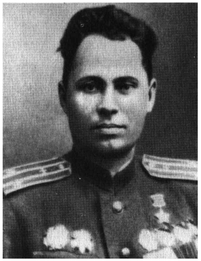 Командир 100-го иап Герой Советского Союза С. И. Лукьянов Командир 100-го иап Герой Советского Союза С. И. Лукьянов