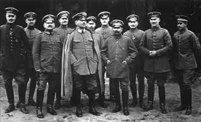 Генерал von Kluck и его подчиненные, Германия, 1914 год Генерал von Kluck и его подчиненные, Германия, 1914 год